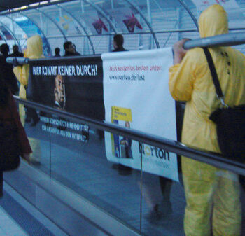 Norton Firewall Guerilla Marketing Aktion mit Promoter